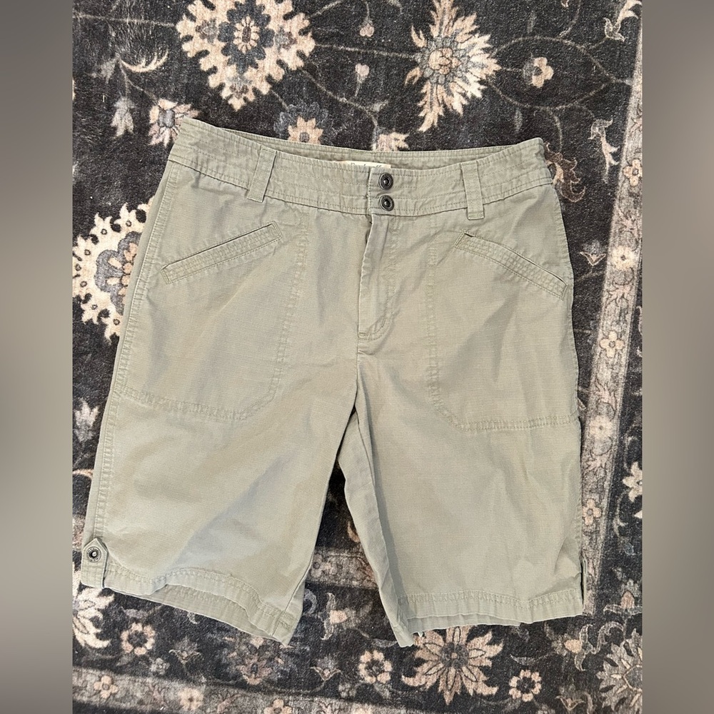 Gander Mountain Women's Khaki Outdoor shorts size 8